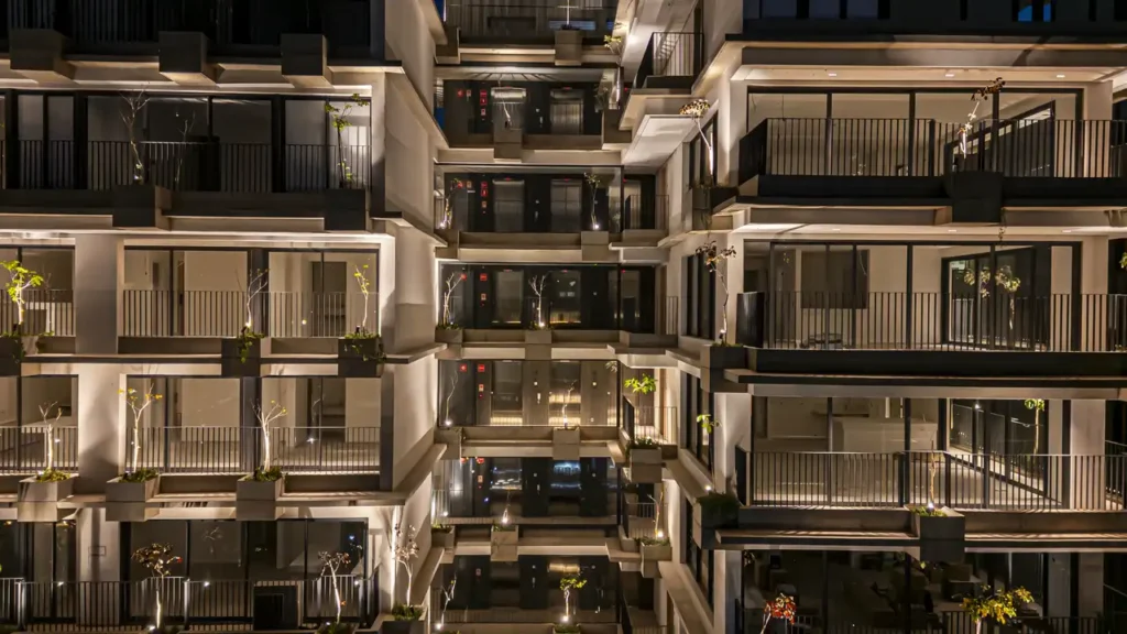 Foto noturna da fachada Casa dos Ipês — apartamento 1-4 quartos, Pronto novo em Jardim Paulista