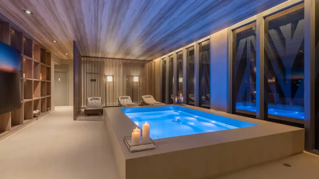 Pronto novo Pinheiros: Piscina coberta VHouse, 1-2 quartos 36-265m²